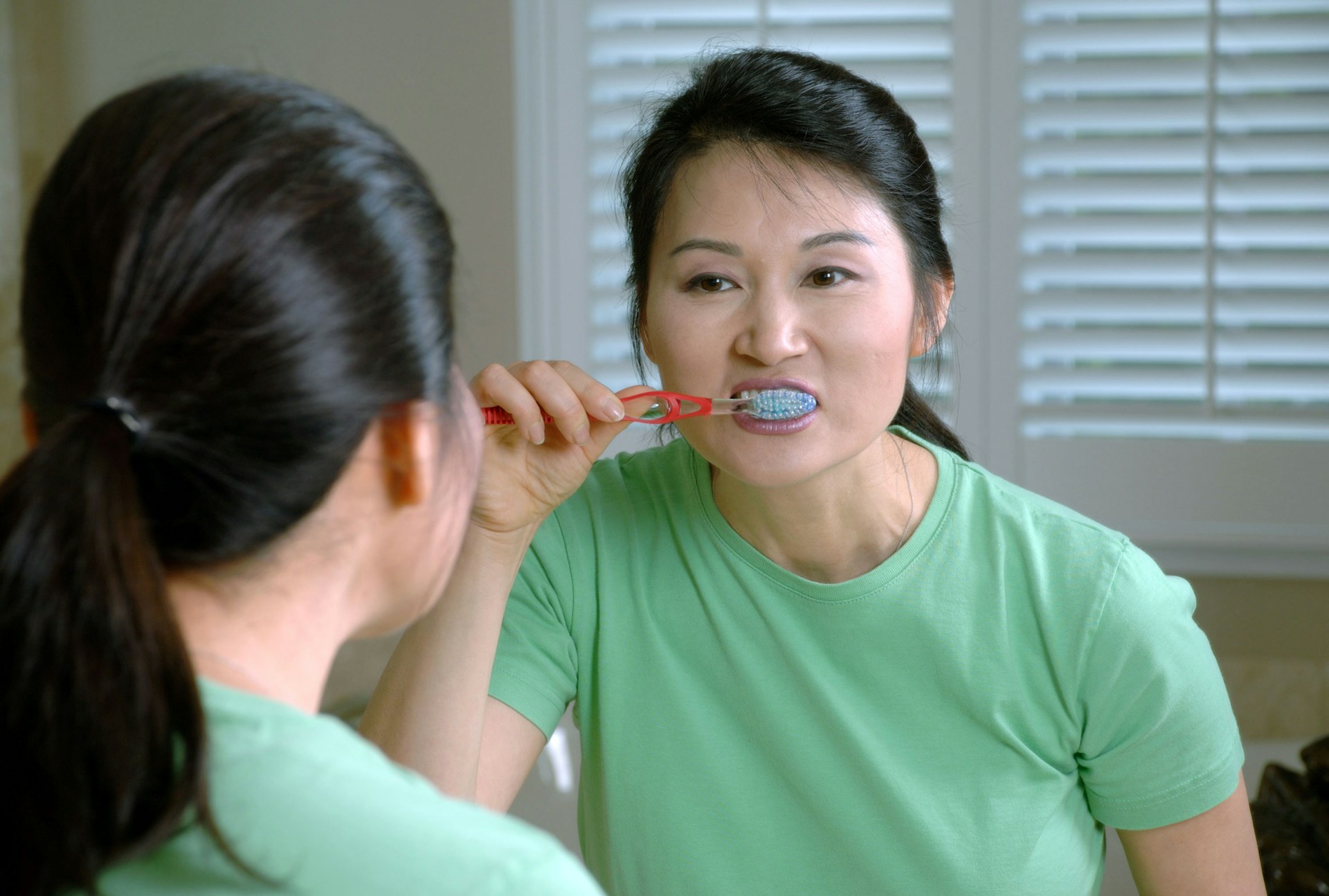Holistic Dental Care: Achieve a Healthier Smile with Natural Products and Effective Alternatives