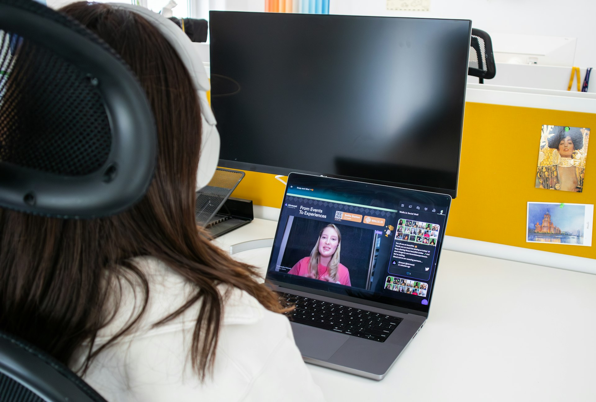 Navigating the Global Streaming Platform Competition: Trends, Strategies, and Opportunities