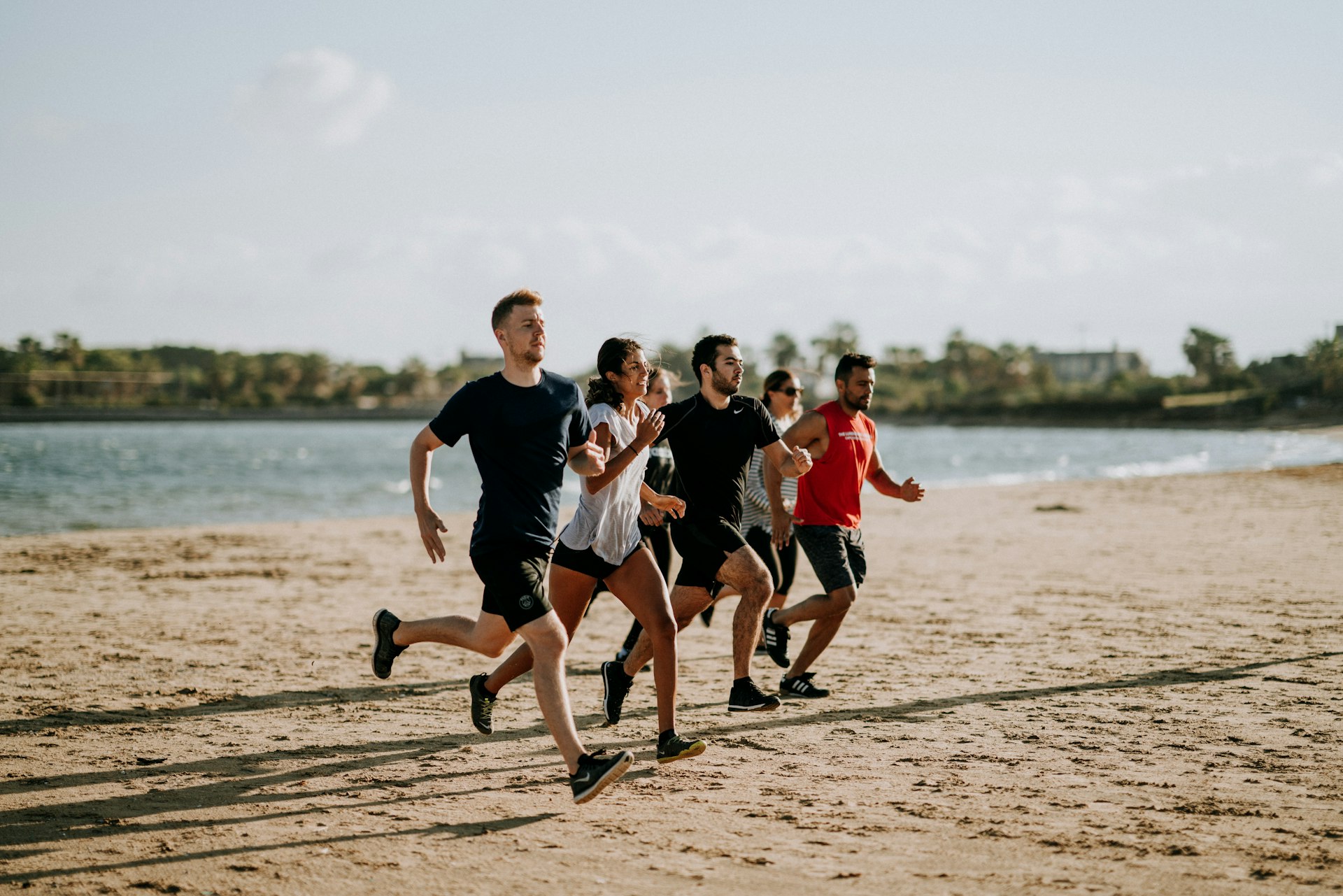 2025's Essential Trends in Online Fitness Coaching: Personalization, Technology, and Holistic Wellness