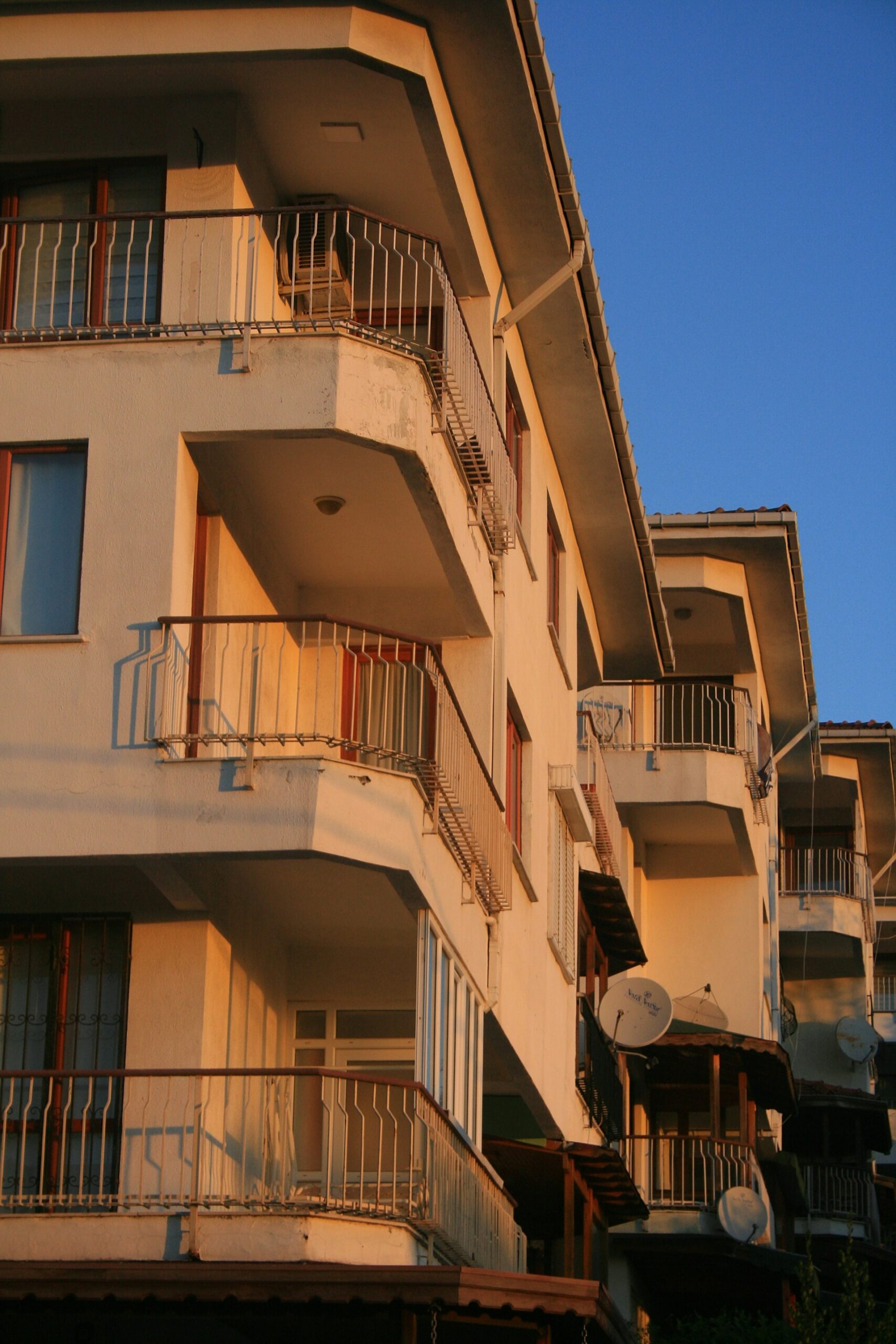 Transforming Daily Living: Real-World Cohousing Lifestyle Experiences